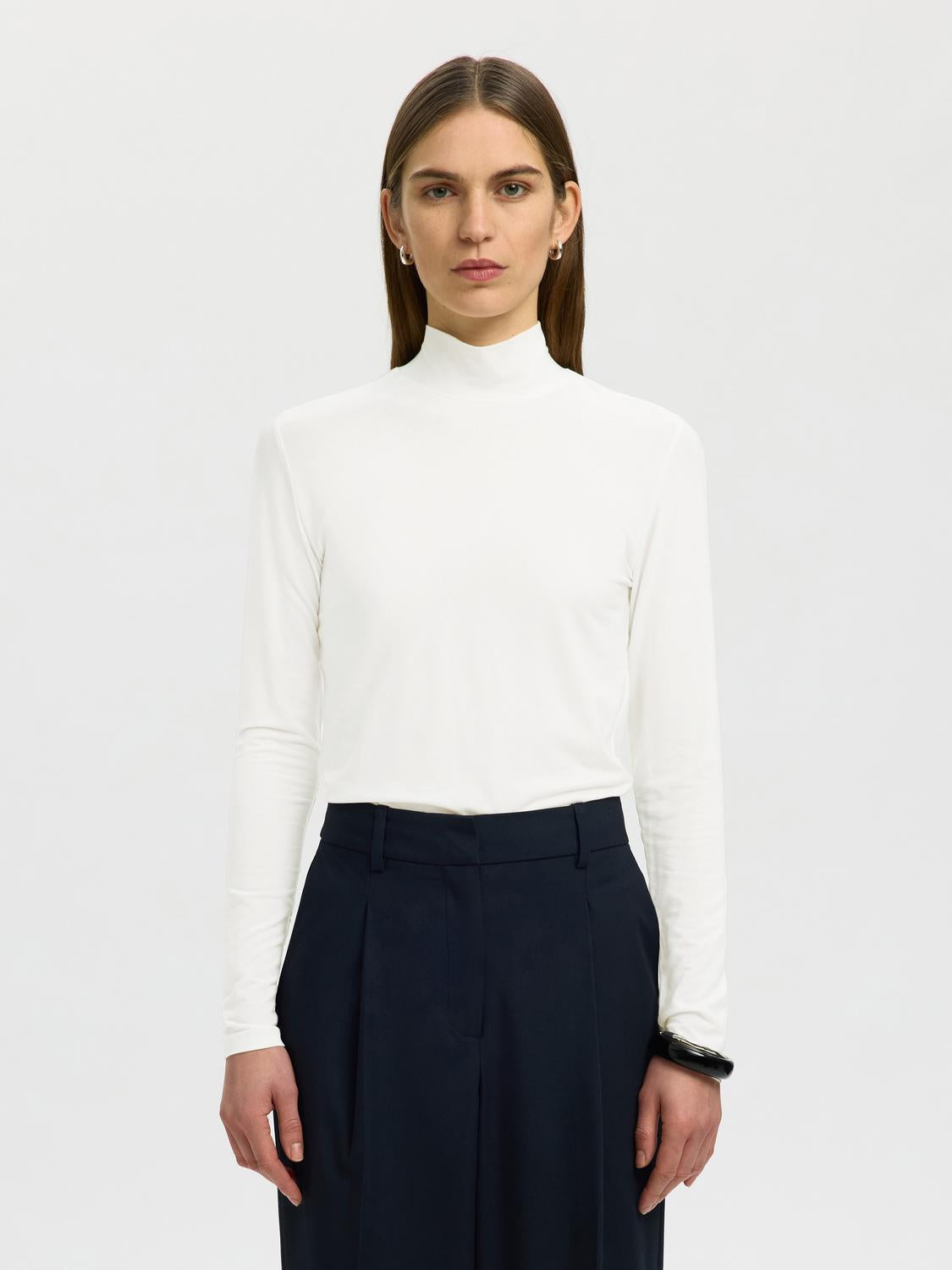 model_shot-front
